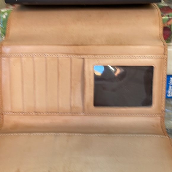 🎁PRICE REDUCED.COACH LEATHER SNAP WALLET PRELOVED CONDITION (FREE GIFT 🎁 - Picture 4 of 7